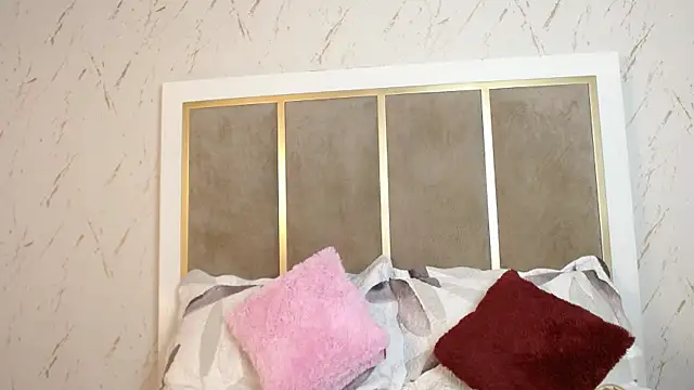 IsabelaWoods online show from 02.23.25