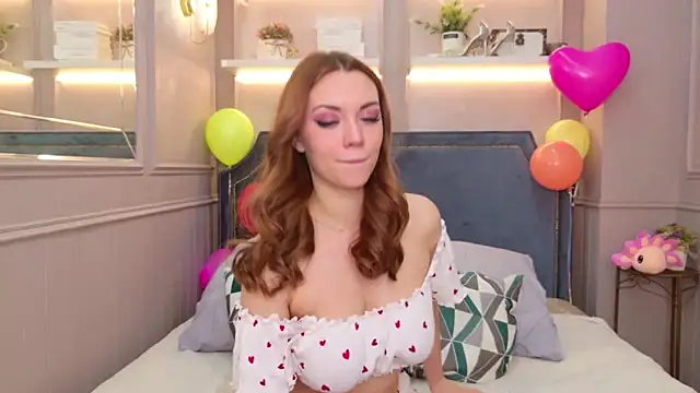 Snapshot of Ariadna_Holder chatting on 02.14.25 Ariadna Holder online show from 02.14.25