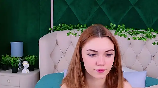 Snapshot of Ariadna_Holder chatting on 03.15.25 Ariadna Holder online show from 03.15.25