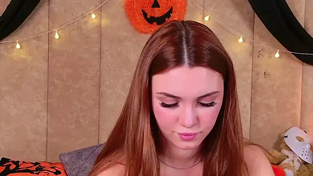 Snapshot of Ariadna_Holder chatting on 10.22.25 Ariadna Holder online show from 10.22.25