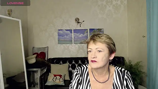 SexyGrandma  online show from 10.16.25