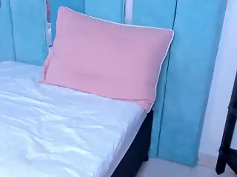 Snapshot of AlexxaSmall chatting on 02.05.25 AlexxaSmall online show from 02.05.25