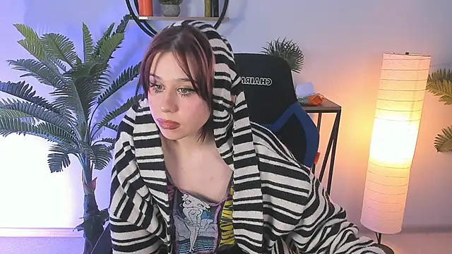 Snapshot of MisaPage chatting on 02.07.25 MisaPage online show from 02.07.25