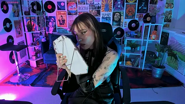 Snapshot of MisaPage chatting on 02.26.25 MisaPage online show from 02.26.25