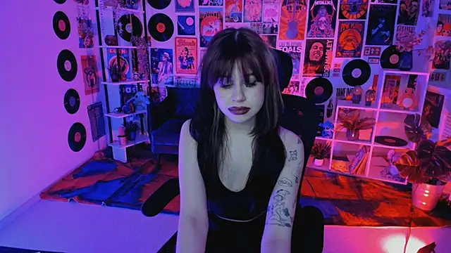 Snapshot of MisaPage chatting on 03.22.25 MisaPage online show from 03.22.25