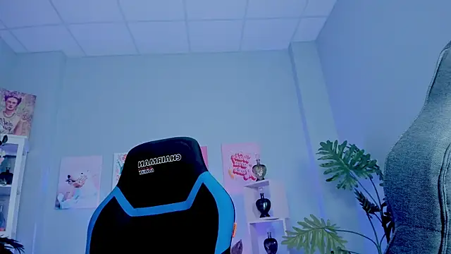 Snapshot of MisaPage chatting on 11.22.25 MisaPage online show from 11.22.25