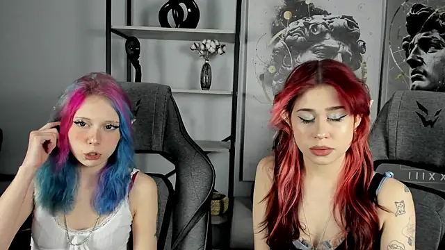 Snapshot of MisaPage chatting on 11.29.25 MisaPage online show from 11.29.25