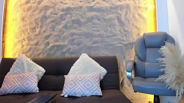 Shanntal  online show from 01.29.25