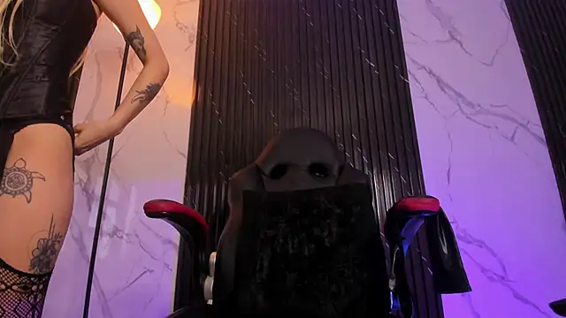 Snapshot of SadieManson_ chatting on 03.07.25 SadieManson online show from 03.07.25