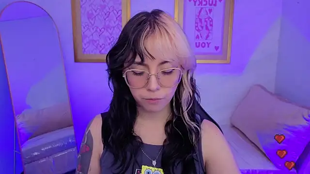 Snapshot of Hela_v chatting on 02.17.26 Hela v online show from 02.17.26