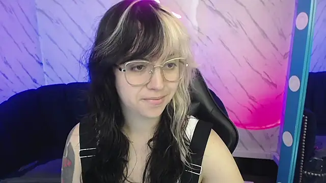 Snapshot of Hela_v chatting on 02.21.26 Hela v online show from 02.21.26