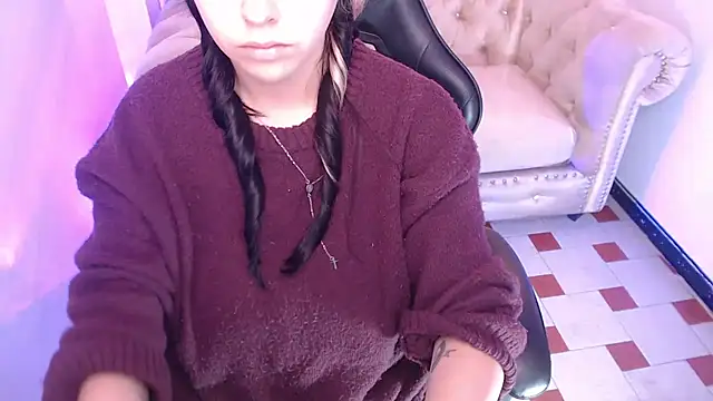 Hela v online show from 03.06.26