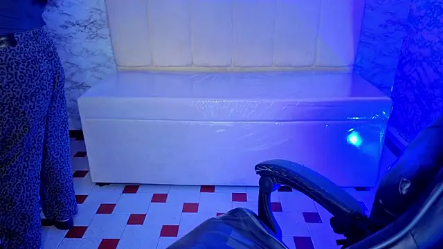 Hela v online show from 04.08.26