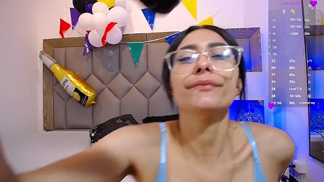 Snapshot of PamelaaPonce chatting on 09.30.25 PamelaaPonce online show from 09.30.25