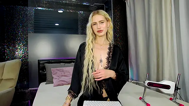 Snapshot of KristinaDane chatting on 10.12.25 KristinaDane online show from 10.12.25