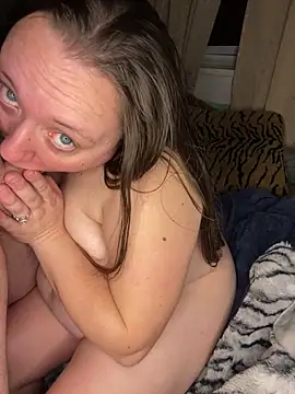 JuicyLuciee online show from 02.14.25