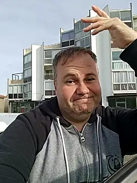 Pourleplasirs online show from 11.12.25