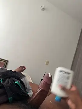 Snapshot of jhonnes_ chatting on 12.04.25 jhonnes online show from 12.04.25