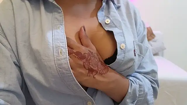 Snapshot of MISS_MYRA chatting on 02.12.26 MISS MYRA online show from 02.12.26