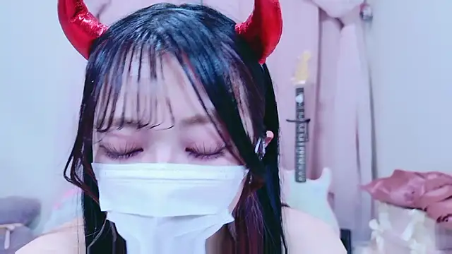 Snapshot of Megu-mimi chatting on 12.05.25 Megu-mimi online show from 12.05.25