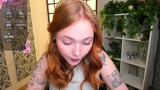 Snapshot of Maya_Light chatting on 02.15.25 Maya Light online show from 02.15.25