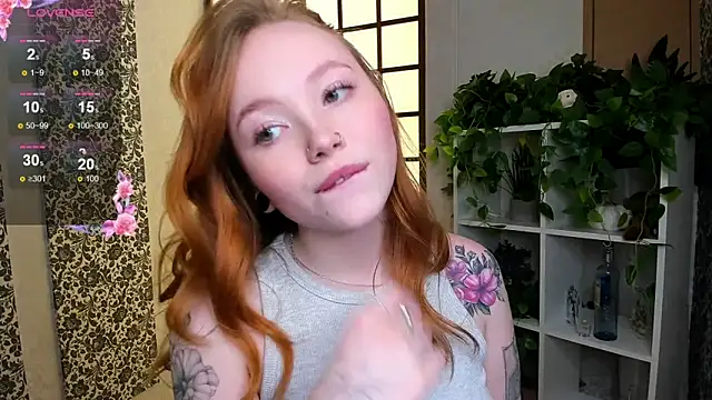 Snapshot of Maya_Light chatting on 02.15.25 Maya Light online show from 02.15.25