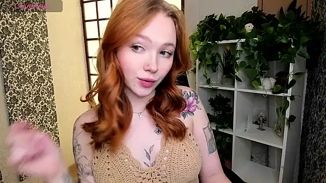 Snapshot of Maya_Light chatting on 02.16.25 Maya Light online show from 02.16.25