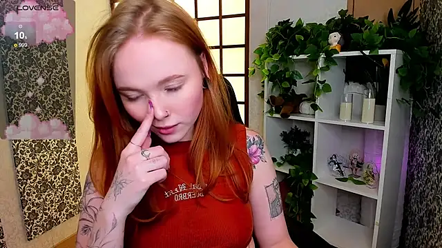 Snapshot of Maya_Light chatting on 02.24.25 Maya Light online show from 02.24.25