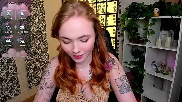 Snapshot of Maya_Light chatting on 02.28.25 Maya Light online show from 02.28.25