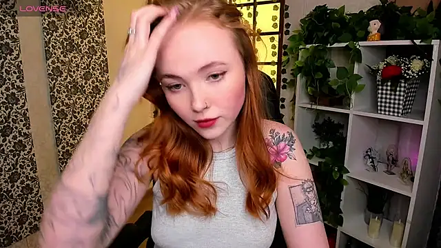 Snapshot of Maya_Light chatting on 03.01.25 Maya Light online show from 03.01.25