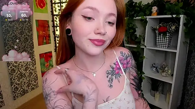 Snapshot of Maya_Light chatting on 03.05.25 Maya Light online show from 03.05.25