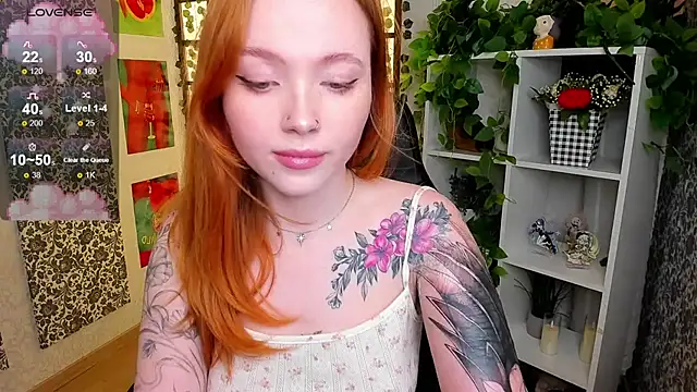 Snapshot of Maya_Light chatting on 03.05.25 Maya Light online show from 03.05.25