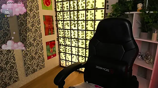 Snapshot of Maya_Light chatting on 03.16.25 Maya Light online show from 03.16.25