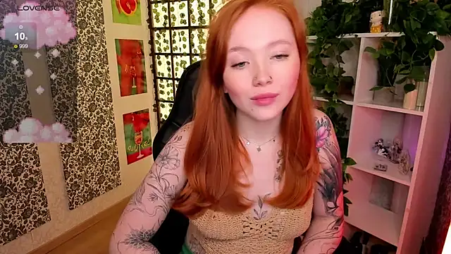 Snapshot of Maya_Light chatting on 03.19.25 Maya Light online show from 03.19.25