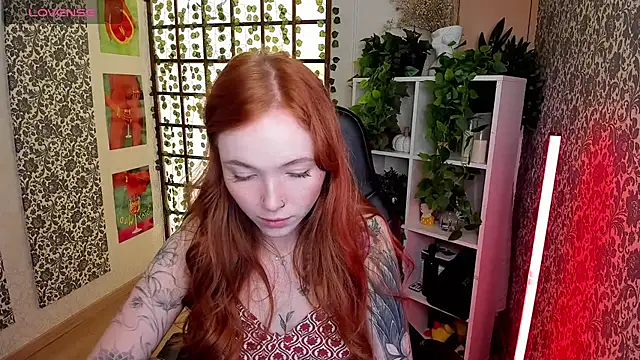 Snapshot of Maya_Light chatting on 09.10.25 Maya Light online show from 09.10.25