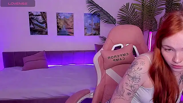 Snapshot of Maya_Light chatting on 09.11.25 Maya Light online show from 09.11.25