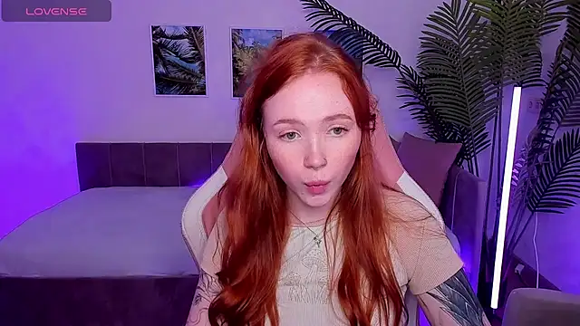 Snapshot of Maya_Light chatting on 09.16.25 Maya Light online show from 09.16.25