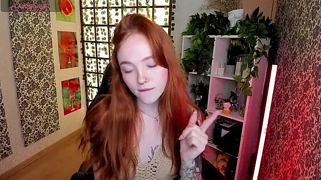 Snapshot of Maya_Light chatting on 09.19.25 Maya Light online show from 09.19.25