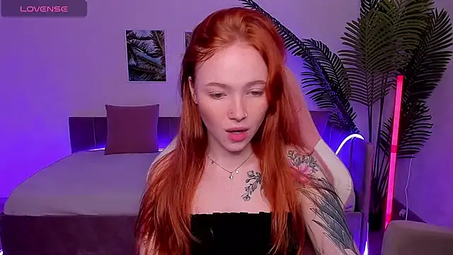 Snapshot of Maya_Light chatting on 09.21.25 Maya Light online show from 09.21.25