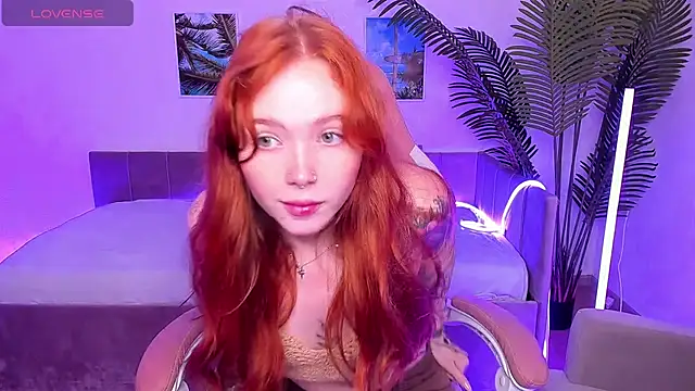 Snapshot of Maya_Light chatting on 09.27.25 Maya Light online show from 09.27.25