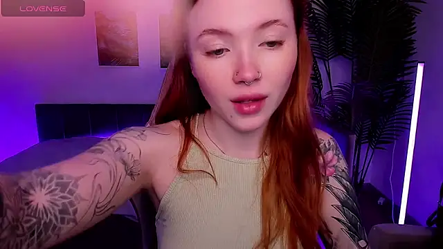 Snapshot of Maya_Light chatting on 10.01.25 Maya Light online show from 10.01.25