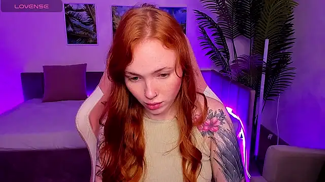 Snapshot of Maya_Light chatting on 10.05.25 Maya Light online show from 10.05.25