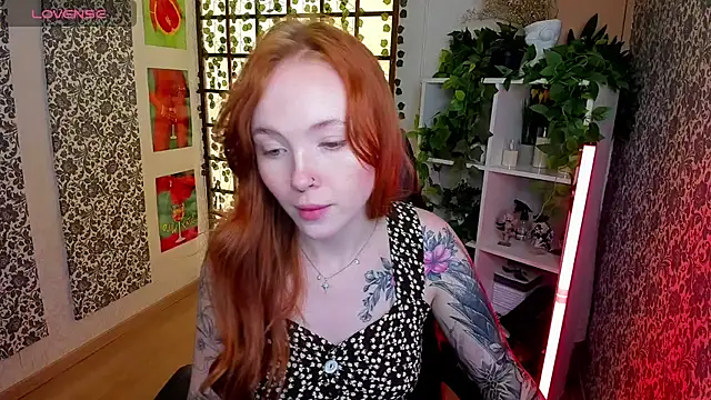 Snapshot of Maya_Light chatting on 10.06.25 Maya Light online show from 10.06.25