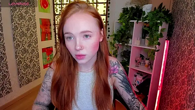 Snapshot of Maya_Light chatting on 10.08.25 Maya Light online show from 10.08.25