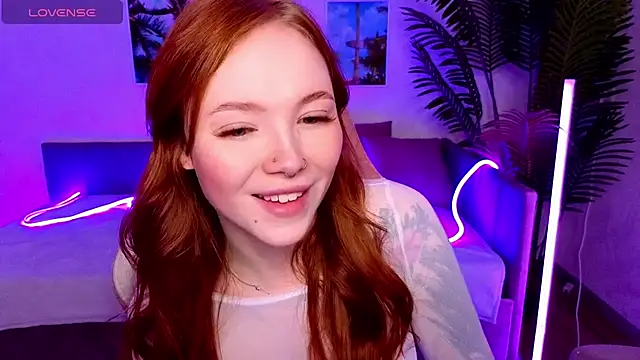 Snapshot of Maya_Light chatting on 10.22.25 Maya Light online show from 10.22.25