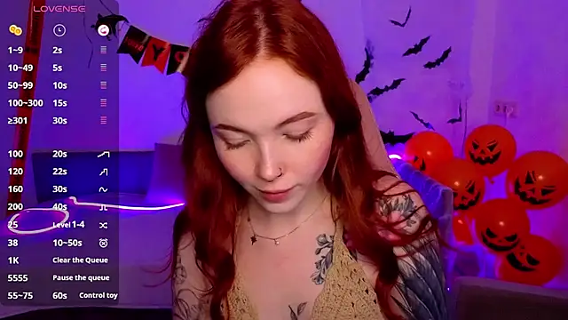 Snapshot of Maya_Light chatting on 11.09.25 Maya Light online show from 11.09.25