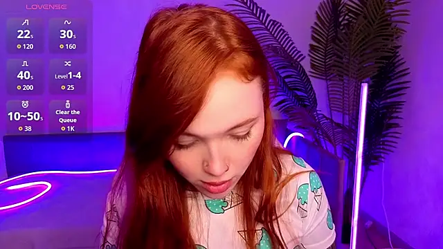 Snapshot of Maya_Light chatting on 11.23.25 Maya Light online show from 11.23.25