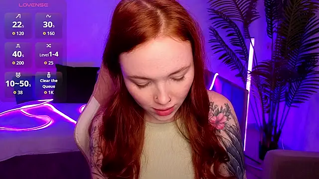 Snapshot of Maya_Light chatting on 11.29.25 Maya Light online show from 11.29.25