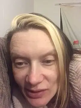 Snapshot of blondey206 chatting on 02.01.25 blondey206 online show from 02.01.25