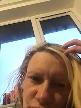 Snapshot of blondey206 chatting on 02.10.25 blondey206 online show from 02.10.25